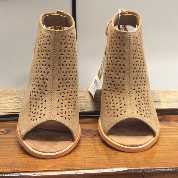 Brand new with tag and box toms Elba bootie - Picture 4 of 6